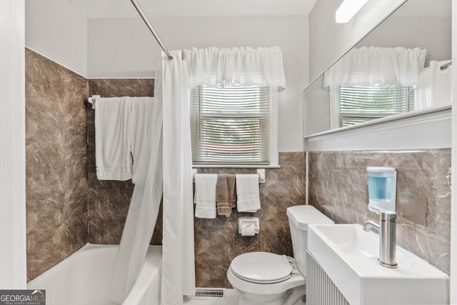 121 Crestwood Road, Warner Robins, GA 31093