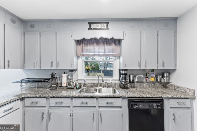 121 Crestwood Road, Warner Robins, GA 31093