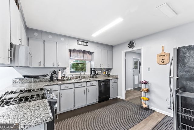 121 Crestwood Road, Warner Robins, GA 31093