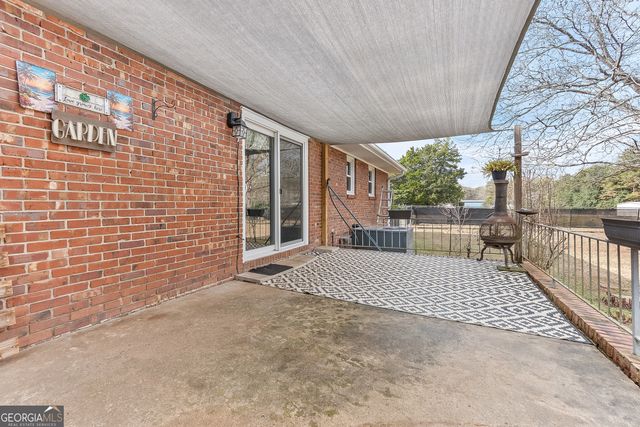 121 Crestwood Road, Warner Robins, GA 31093