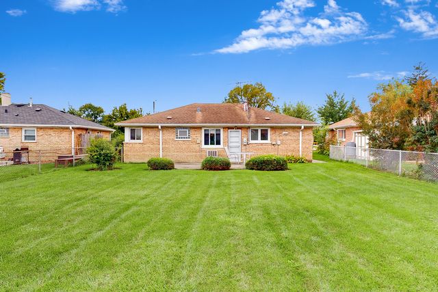 1161 W Grant Drive, Des Plaines, IL 60016