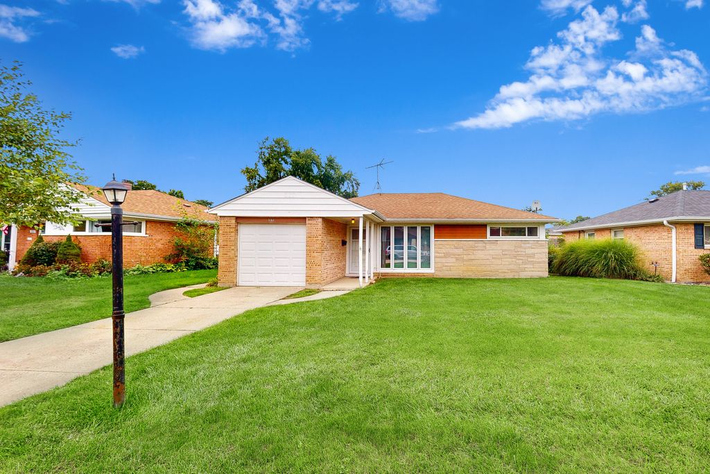 1161 W Grant Drive, Des Plaines, IL 60016