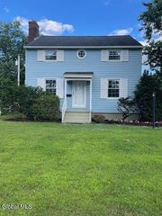 29 Forest Drive, Colonie, NY 12205