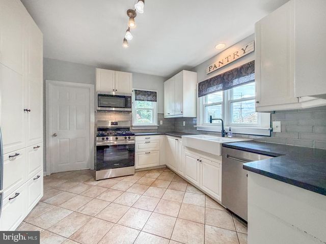 1001 W 5TH ST W, Florence, NJ 08518