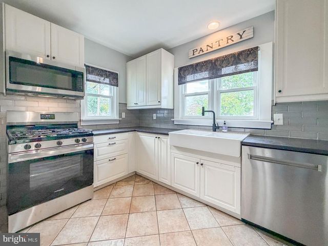 1001 W 5TH ST W, Florence, NJ 08518