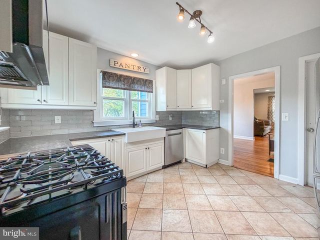 1001 W 5TH ST W, Florence, NJ 08518