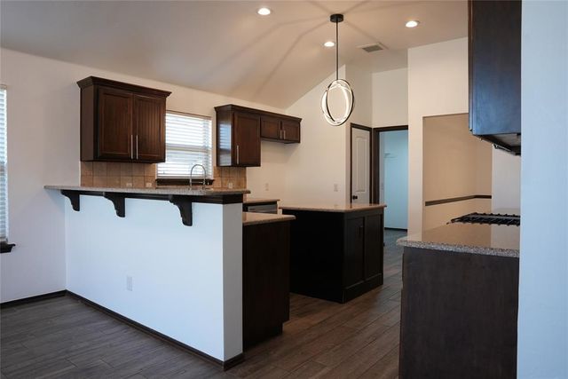 13049 SW 5th Street, Yukon, OK 73099