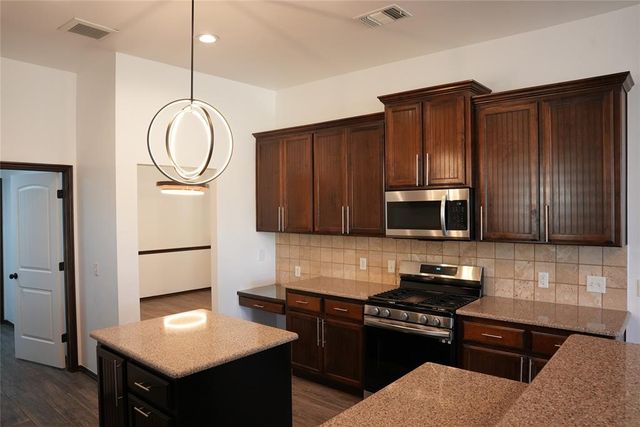 13049 SW 5th Street, Yukon, OK 73099