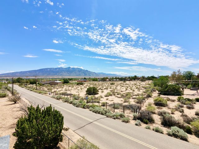 Calle La Bona Tierra, Bernalillo, NM 87004