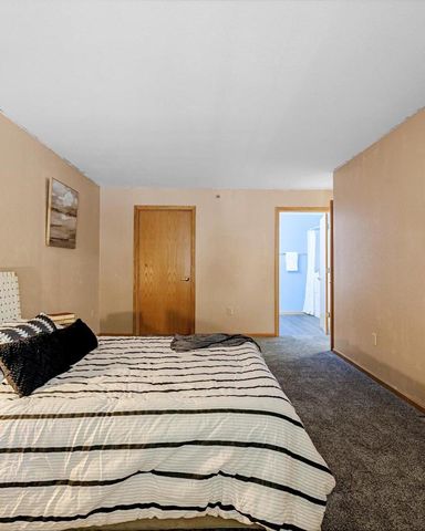 1972 Parknoll LANE, Port Washington, WI 53074