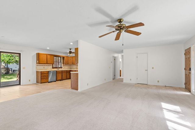 488 Hunt Club Circle, Galena, MO 65656
