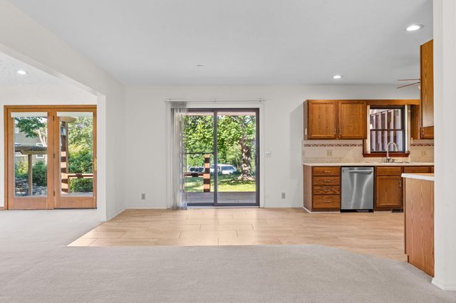 488 Hunt Club Circle, Galena, MO 65656
