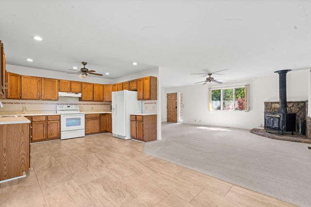 488 Hunt Club Circle, Galena, MO 65656
