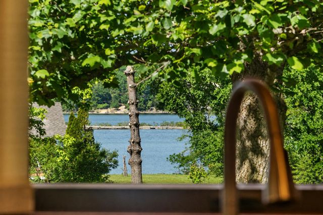 488 Hunt Club Circle, Galena, MO 65656