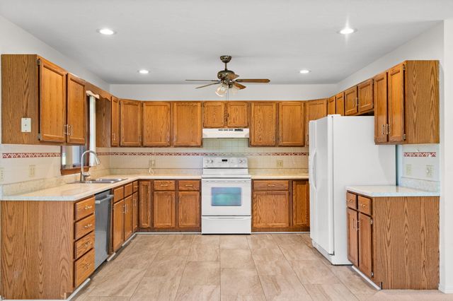 488 Hunt Club Circle, Galena, MO 65656