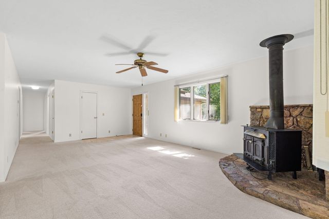 488 Hunt Club Circle, Galena, MO 65656