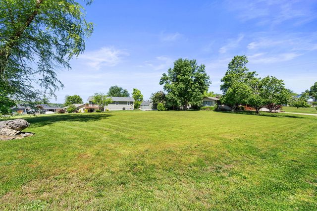 488 Hunt Club Circle, Galena, MO 65656