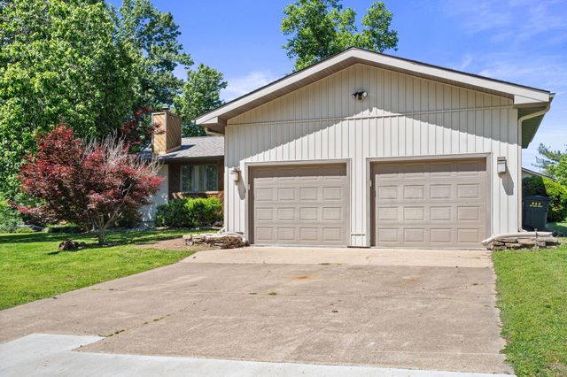 488 Hunt Club Circle, Galena, MO 65656