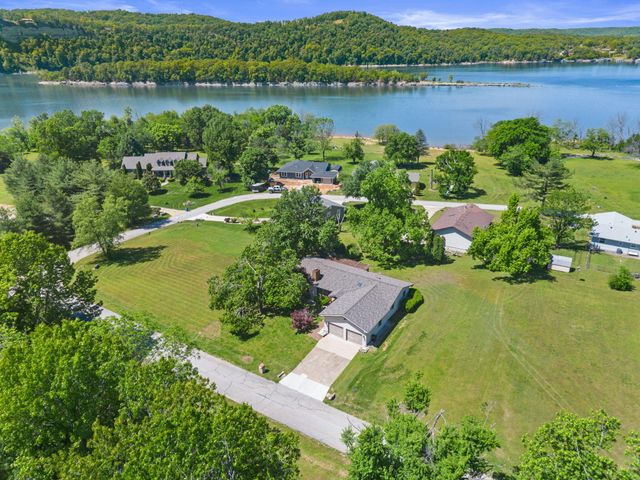 488 Hunt Club Circle, Galena, MO 65656