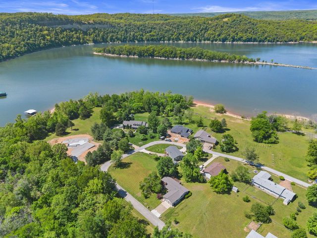 488 Hunt Club Circle, Galena, MO 65656