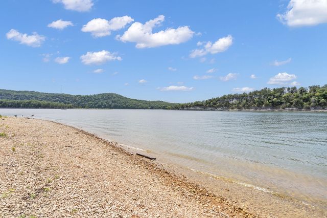 488 Hunt Club Circle, Galena, MO 65656