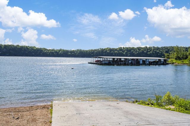 488 Hunt Club Circle, Galena, MO 65656