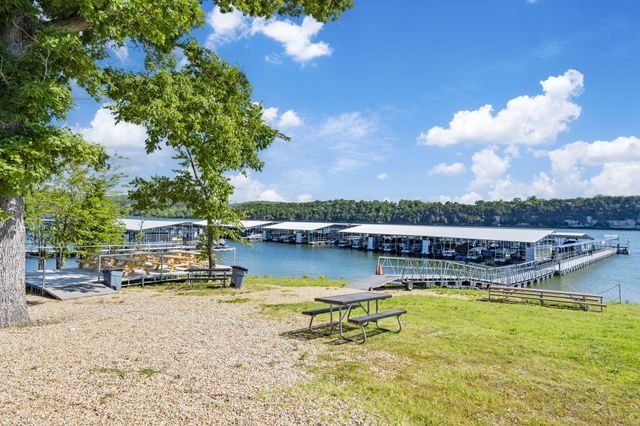 488 Hunt Club Circle, Galena, MO 65656