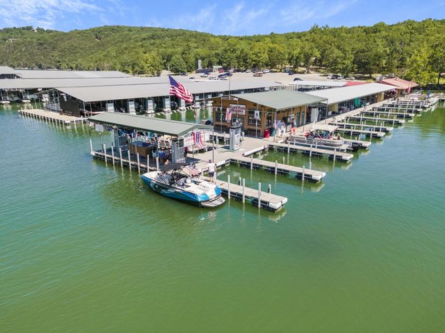 488 Hunt Club Circle, Galena, MO 65656