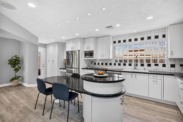 1003 Villa Court Drive, Seabrook, TX 77586
