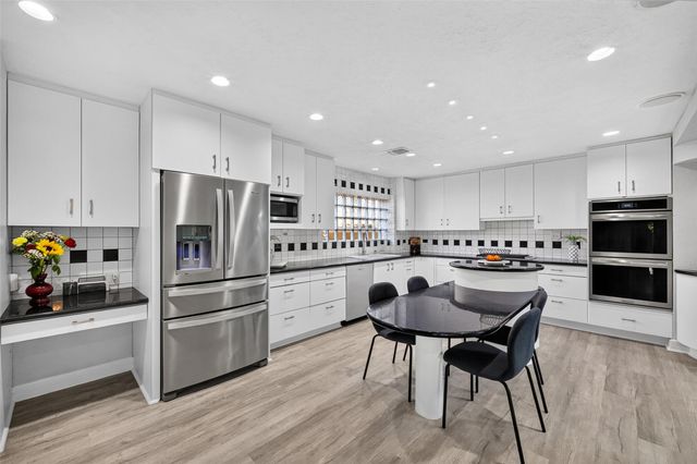 1003 Villa Court Drive, Seabrook, TX 77586