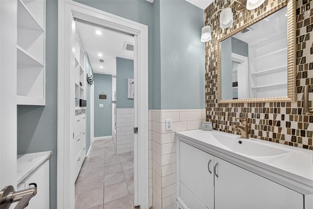 1003 Villa Court Drive, Seabrook, TX 77586