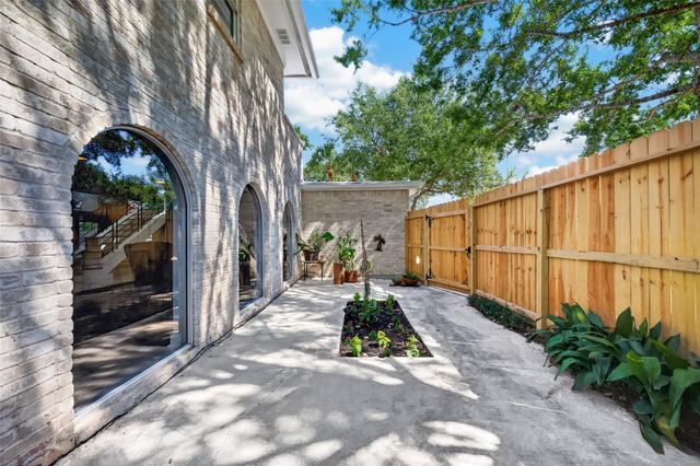1003 Villa Court Drive, Seabrook, TX 77586
