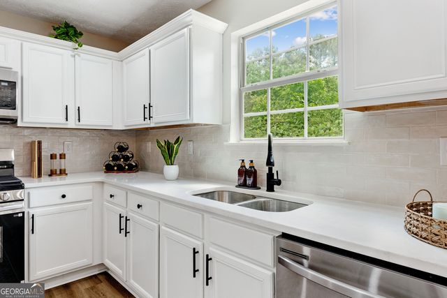 5654 Laurel Ridge Drive, East Point, GA 30344