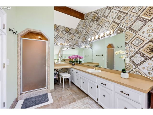 15598 Nw OVERTON Dr, Beaverton, OR 97006