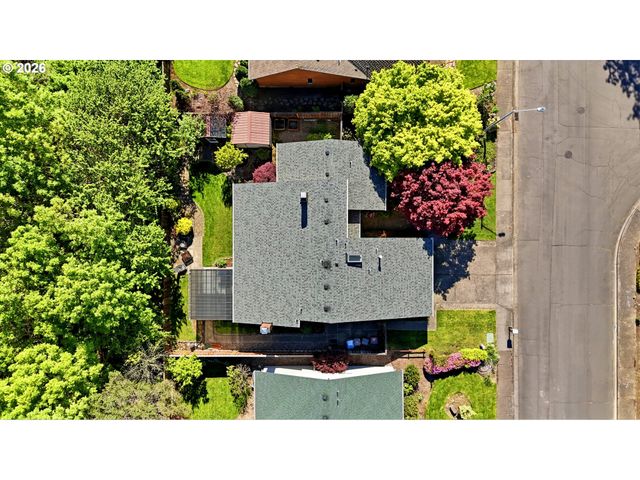 15598 Nw OVERTON Dr, Beaverton, OR 97006