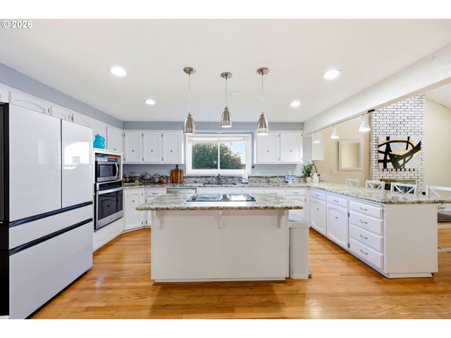 15598 Nw OVERTON Dr, Beaverton, OR 97006