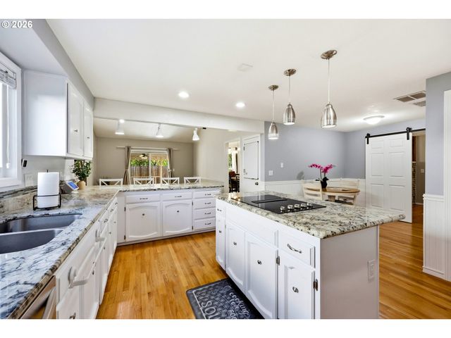 15598 Nw OVERTON Dr, Beaverton, OR 97006