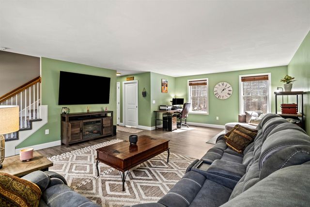 85 Kennard Road, Nottingham, NH 03290