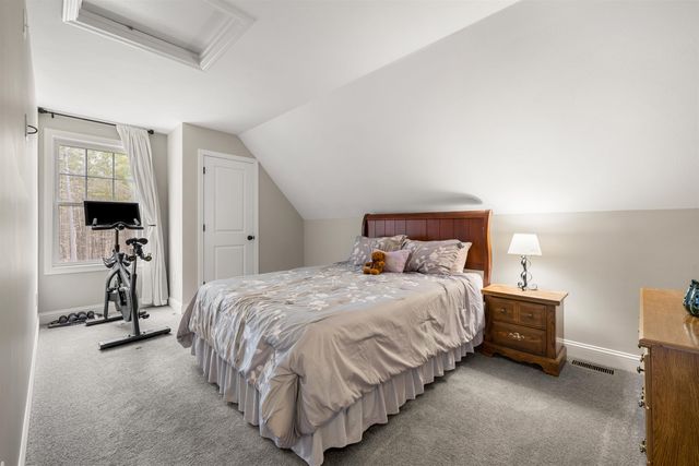 85 Kennard Road, Nottingham, NH 03290