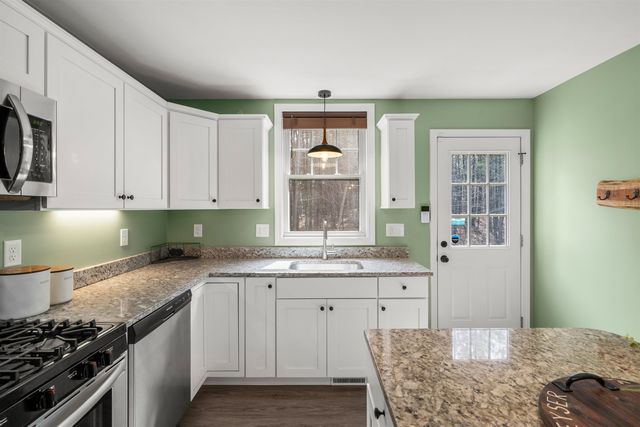 85 Kennard Road, Nottingham, NH 03290