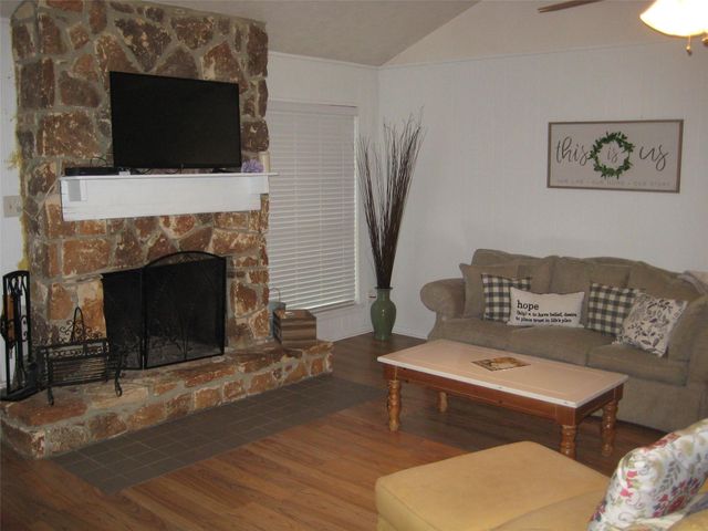 101 Locust, Village Mills, TX 77663