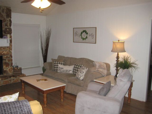 101 Locust, Village Mills, TX 77663