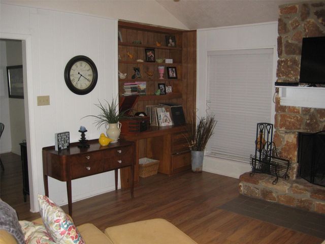 101 Locust, Village Mills, TX 77663