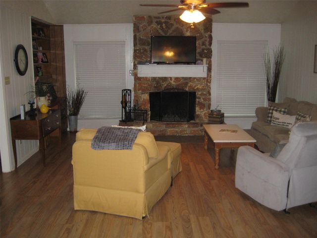 101 Locust, Village Mills, TX 77663