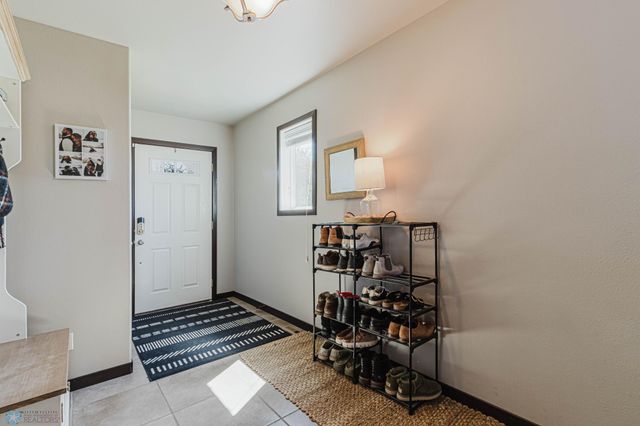 5595 TUSCAN Court S, Fargo, ND 58104