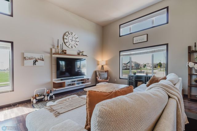 5595 TUSCAN Court S, Fargo, ND 58104