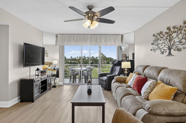 3871 Via Poinciana 407, Lake Worth, FL 33467