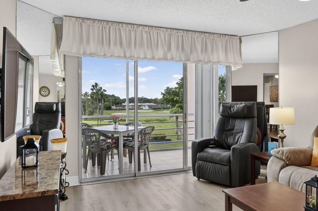 3871 Via Poinciana 407, Lake Worth, FL 33467