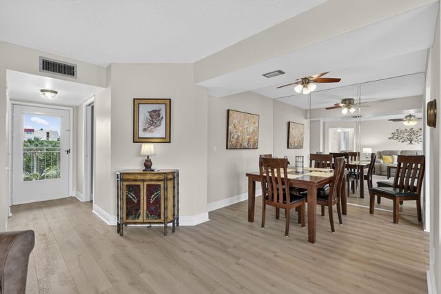 3871 Via Poinciana 407, Lake Worth, FL 33467