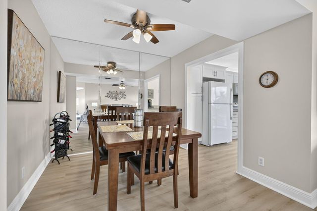 3871 Via Poinciana 407, Lake Worth, FL 33467